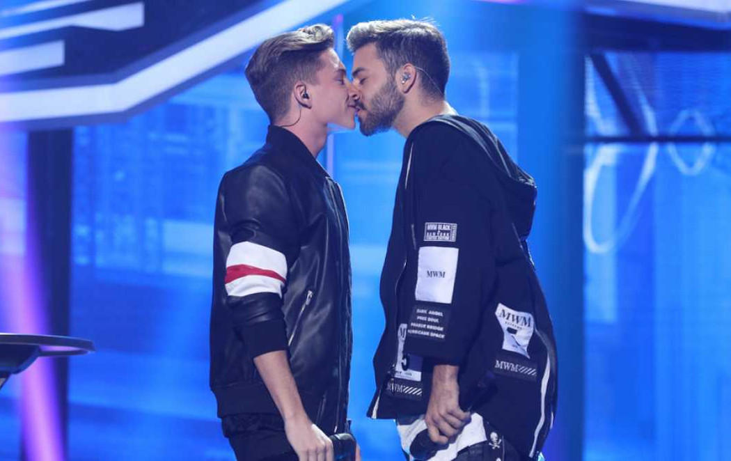 Raoul y Agoney nos regalan en OT EL BESO del año