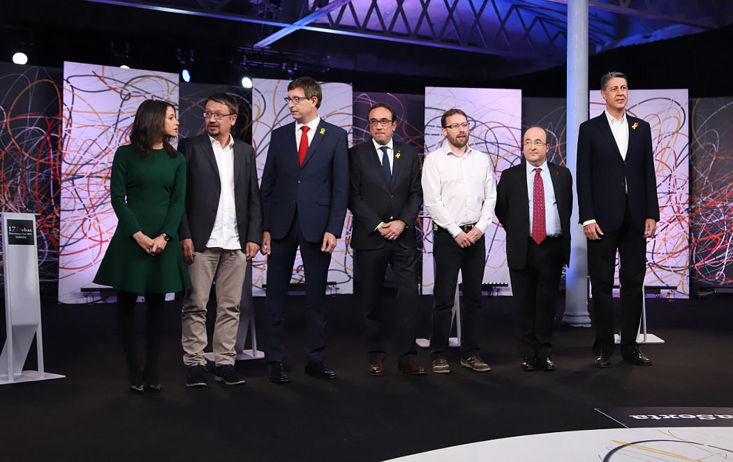 El debate del 21D: 6 hombres, 1 mujer y muchos reproches