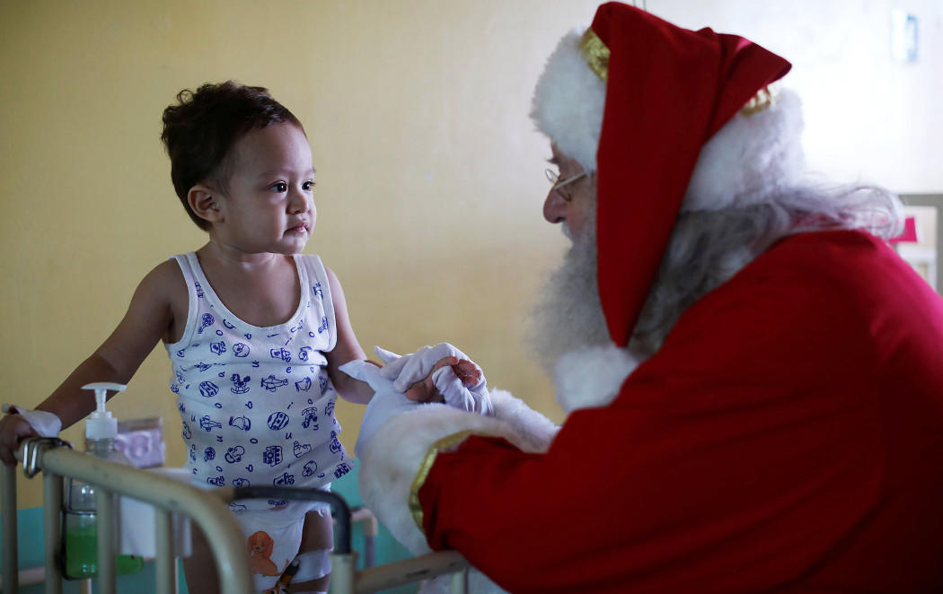 Papá Noel reparte ilusión por el mundo