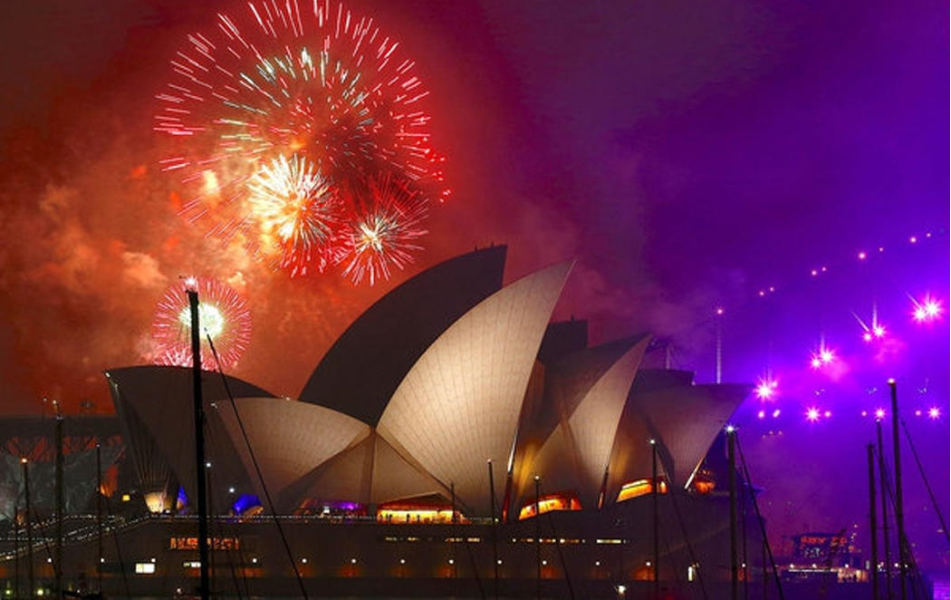 El gran espectáculo de Sydney da comienzo al Año Nuevo en el mundo