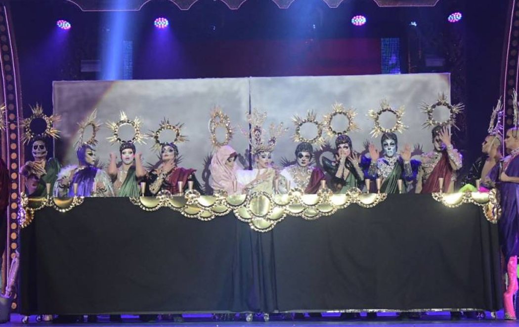 Drag Sethlas vuelve a vestirse de Virgen y escenifica 'La última cena'  en la Gala Drag Queen de Las Palmas