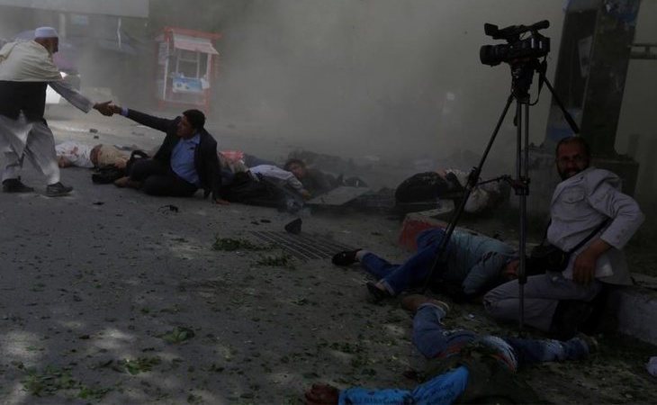 Un doble atentado en Kabul deja al menos 29 muertos, 9 de ellos periodistas