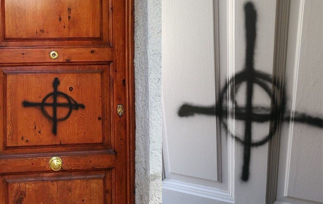 Pintadas fascistas en las puertas de las casas de dos militantes de ERC en Sabadell