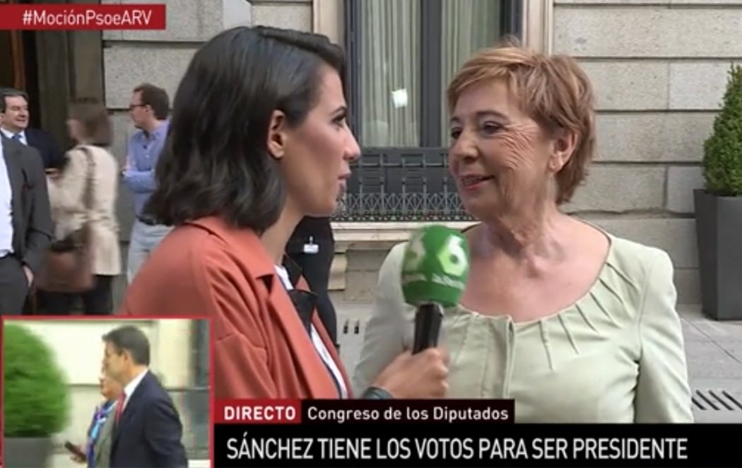 Celia Villalobos pierde los papeles con laSexta y la lía con Ana Pastor