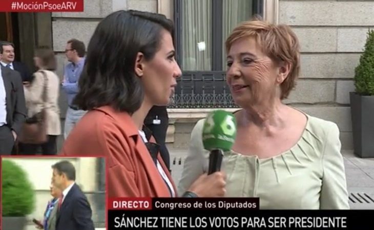 Celia Villalobos pierde los papeles con laSexta y la lía con Ana Pastor