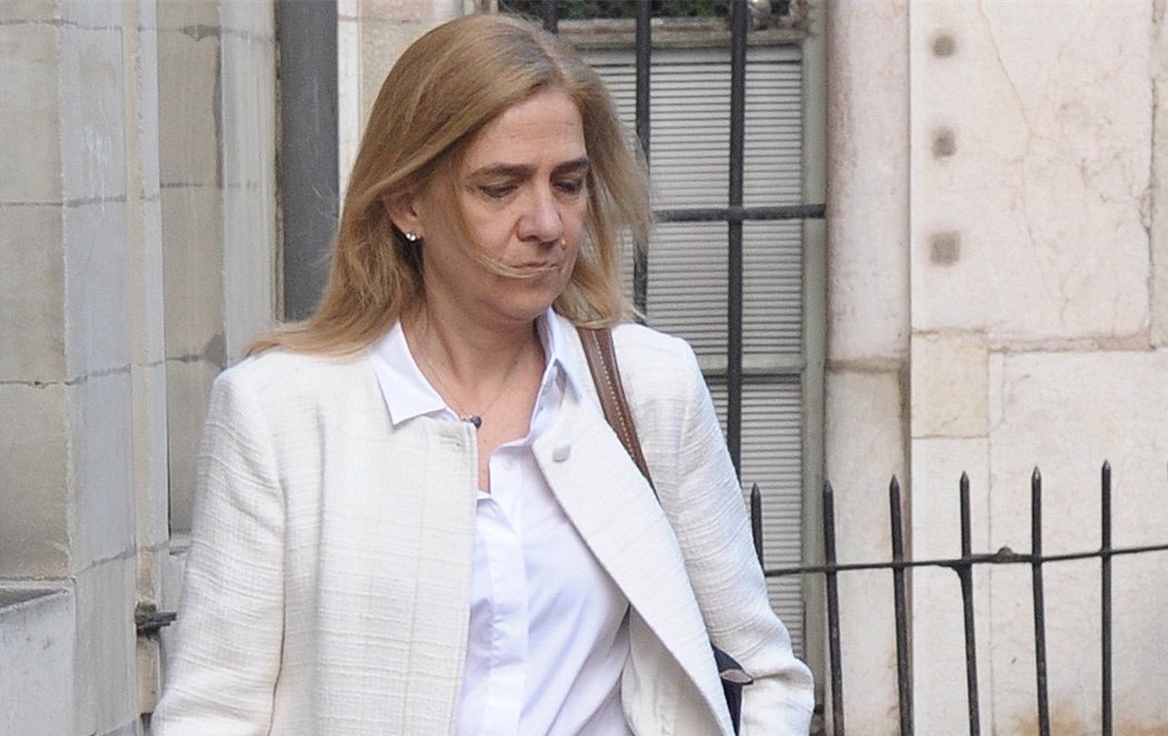 La infanta Cristina, con rostro serio tras conocer la condena a Urdangarín del Tribunal Supremo