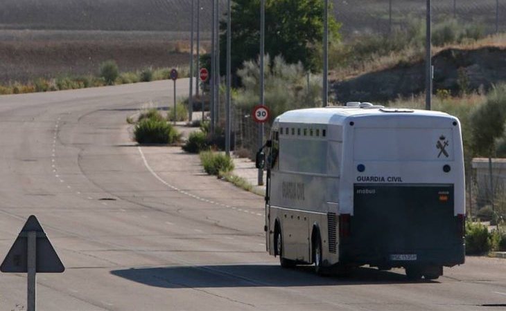 Los políticos catalanes presos son trasladados a cárceles en Cataluña