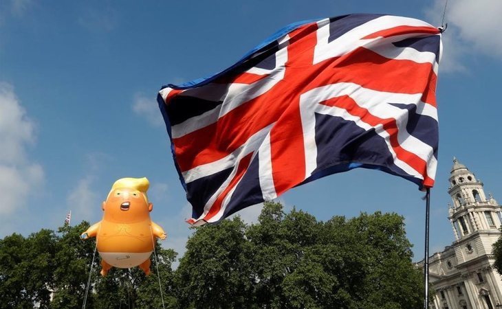 Londres recibe a Trump con un bebé hinchable gigante que le imita