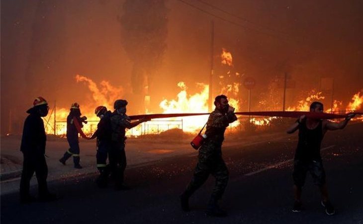 Al menos 60 muertos y 172 heridos en los incendios que rodean la ciudad de Atenas