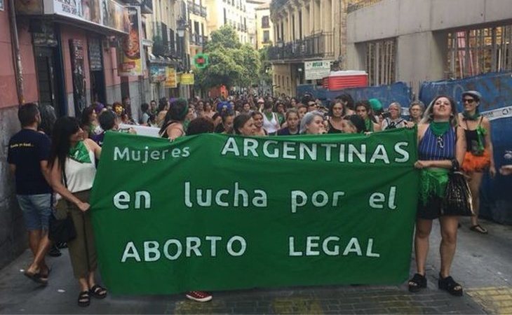 El mundo se tiñe de verde para apoyar a las mujeres argentinas que luchan para legalizar el aborto