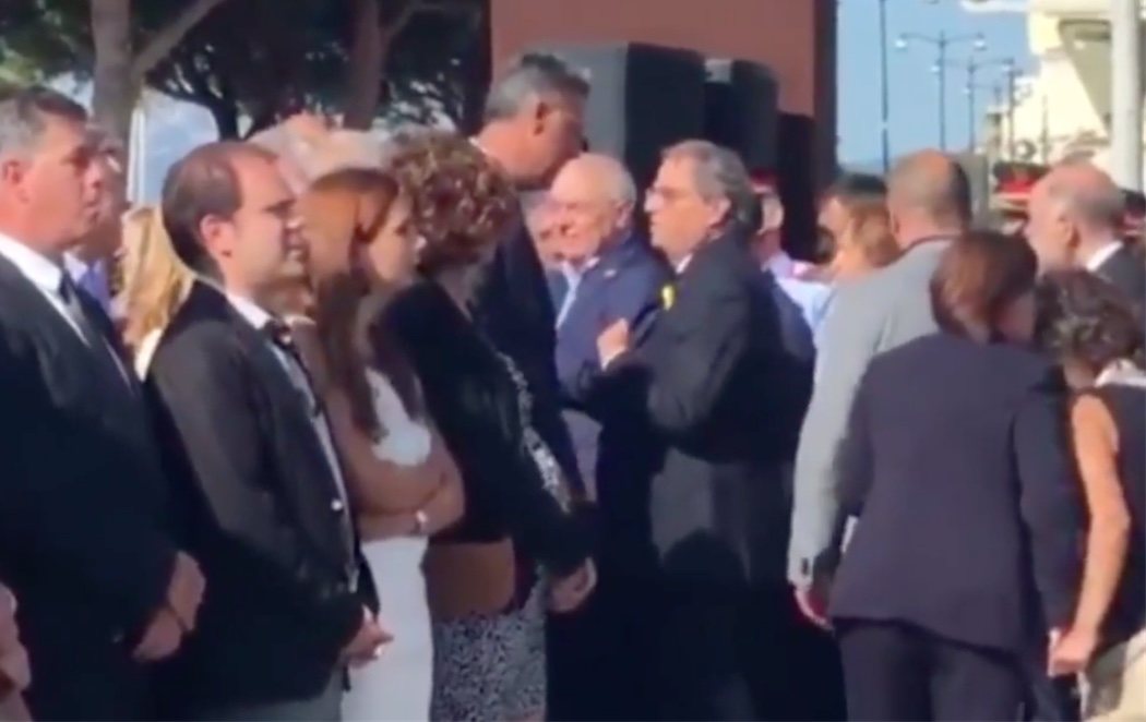 Torra y Albiol discuten durante el homenaje a las víctimas del 17A en Cambrils