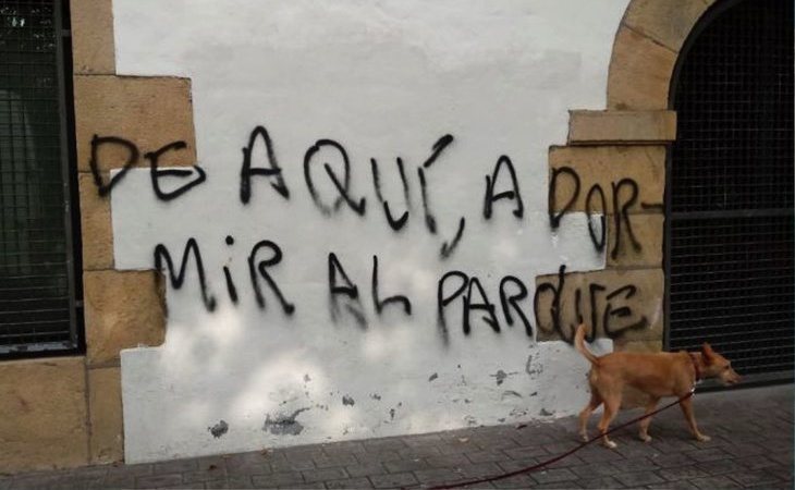 Aparecen pintadas racistas en el centro que acogerá a inmigrantes en Irun