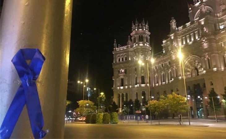 La Policía Municipal cubre las calles de Madrid con lazos azules para visibilizar su conflicto con el Ayuntamiento