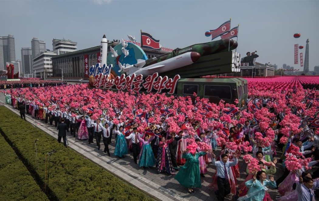 Corea del Norte celebra su 70 aniversario con un moderado desfile militar