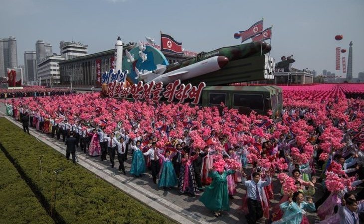 Corea del Norte celebra su 70 aniversario con un moderado desfile militar