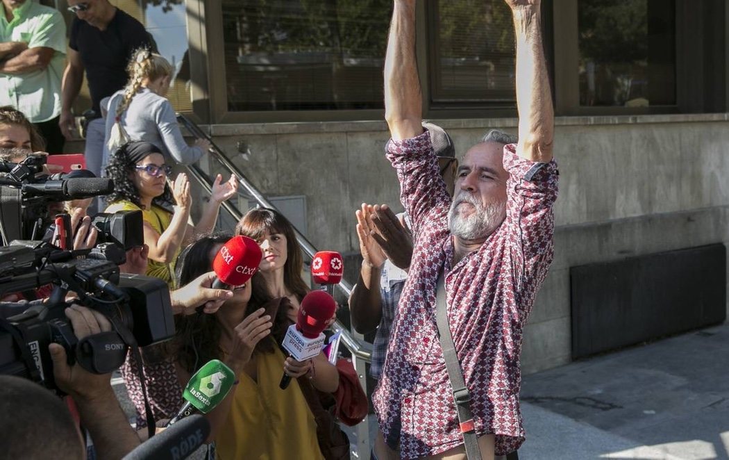 Sale en libertad Willy  Toledo tras ser detenido por no acudir a declarar ante el juez