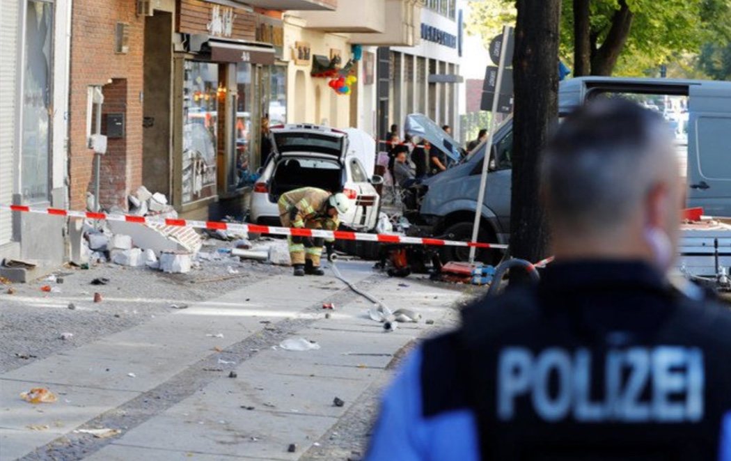 Un coche atropella a la multitud en Berlín