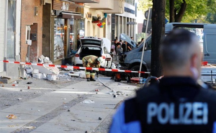 Un coche atropella a la multitud en Berlín