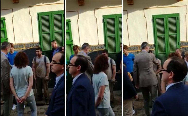 El rey Felipe VI rechaza la escoba que le da un voluntario en Mallorca