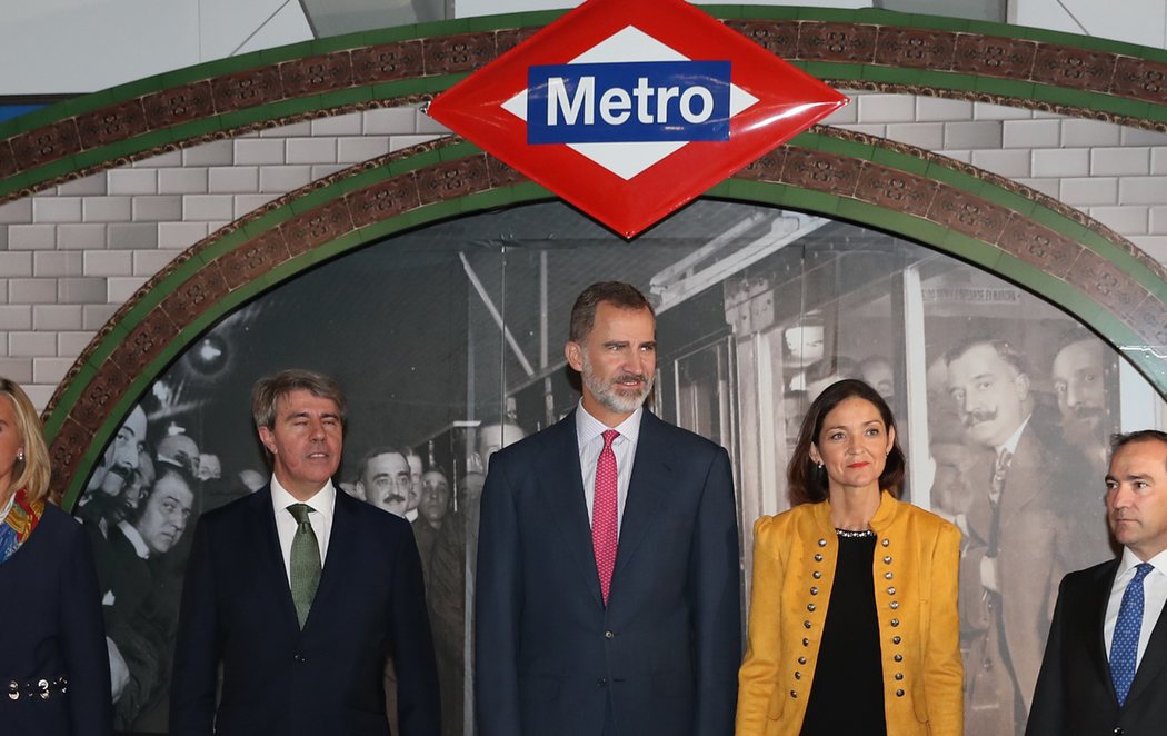 Felipe VI se sube al Metro de Madrid para celebrar el centenario del suburbano