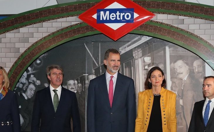 Felipe VI se sube al Metro de Madrid para celebrar el centenario del suburbano