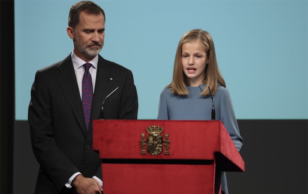 La princesa Leonor lee el artículo 1 de la Constitución en su 13 cumpleaños