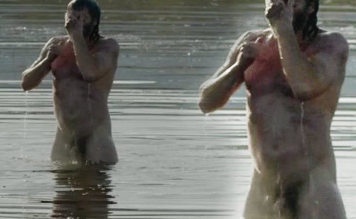Chris Pine enseña el pene en 'El rey proscrito'