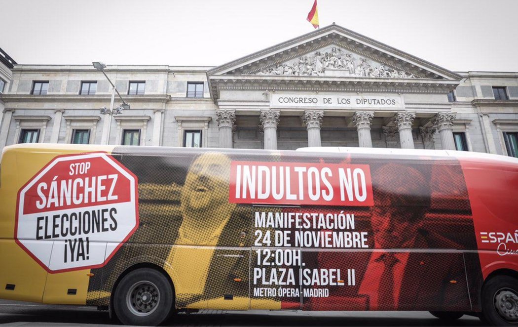 Un autobús de Ciudadanos hace campaña en contra de los indultos a los presos independentistas