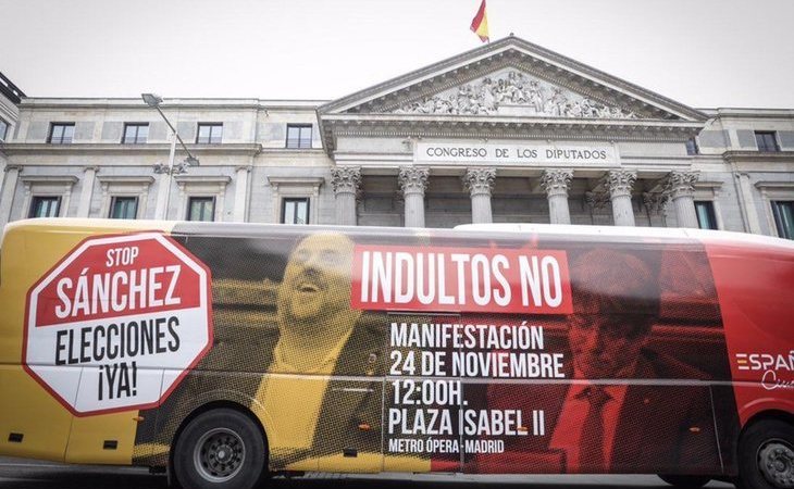 Un autobús de Ciudadanos hace campaña en contra de los indultos a los presos independentistas