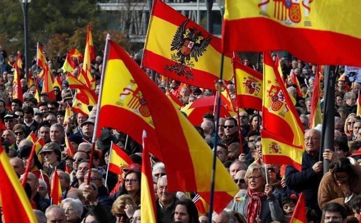 Multitudinaria manifestación de VOX y Hazte Oír por la unidad de España, con dirigentes del PP