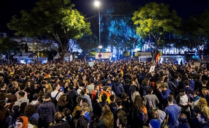 Sevilla se llena de manifestantes en contra de VOX