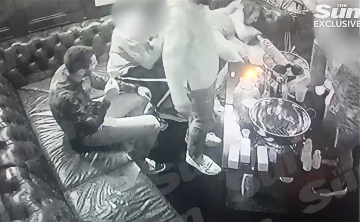 Sorprenden a Özil y otros jugadores del Arsenal consumiendo la droga 'hippy crack' en una fiesta
