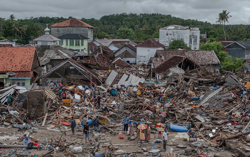 Indonesia eleva a 373 los muertos por el tsunami y mantiene la alerta por riesgo de repetición