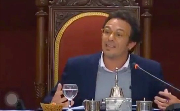 Tensión en el pleno de Cádiz: 'Kichi' llama a VOX "excremento"