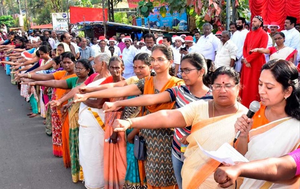 Espectacular cadena humana en India para defender la igualdad de género