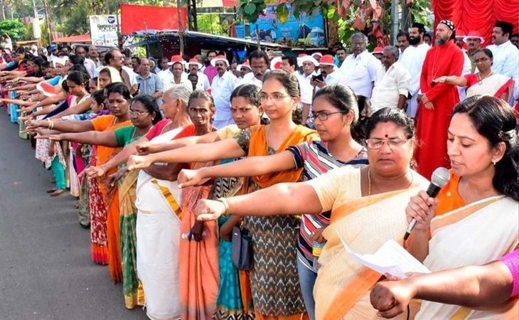 Espectacular cadena humana en India para defender la igualdad de género
