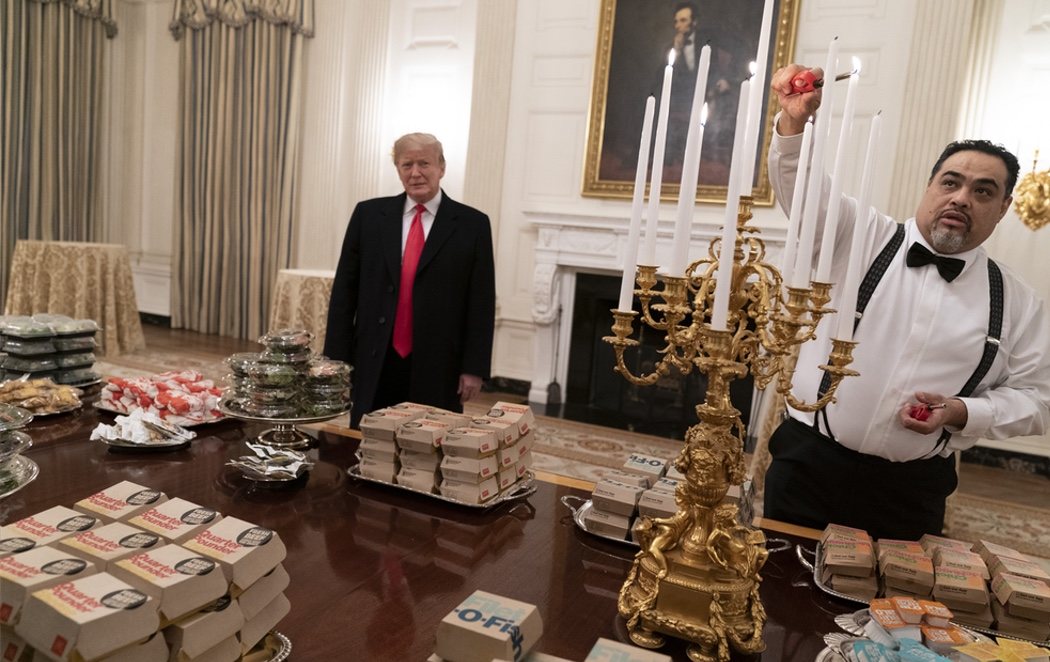 Trump protagoniza un atracón de 1.000 hamburguesas de comida rápida en la Casa Blanca