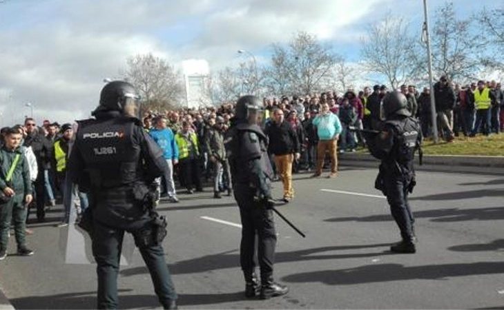 Disturbios y detenidos en la huelga de taxis