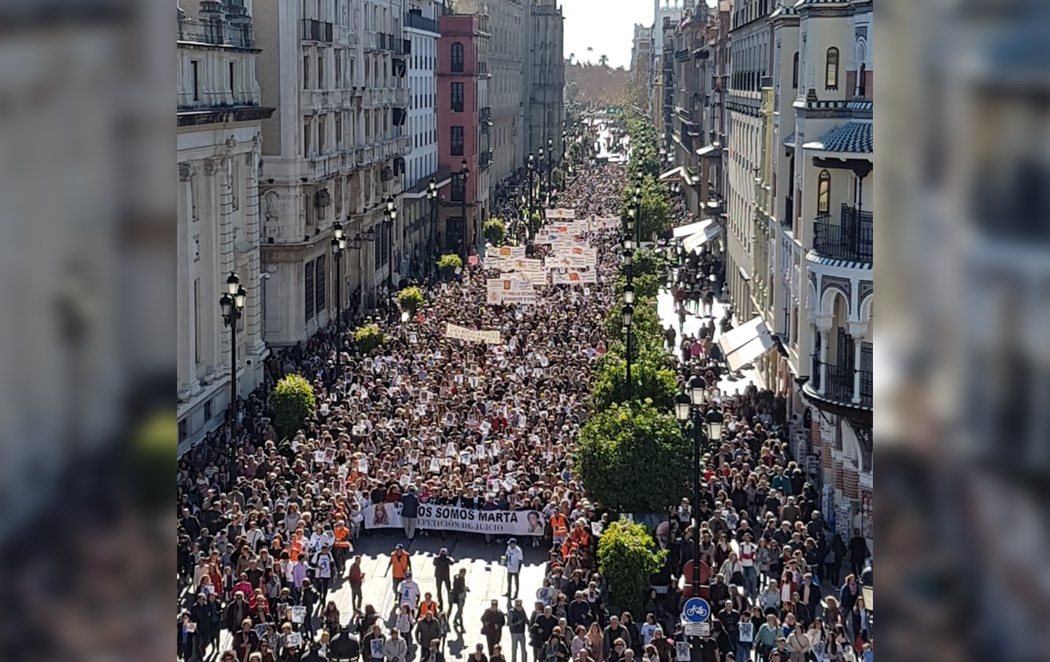 Multitudinaria manifestación en Sevilla para pedir justicia por Marta del Castillo