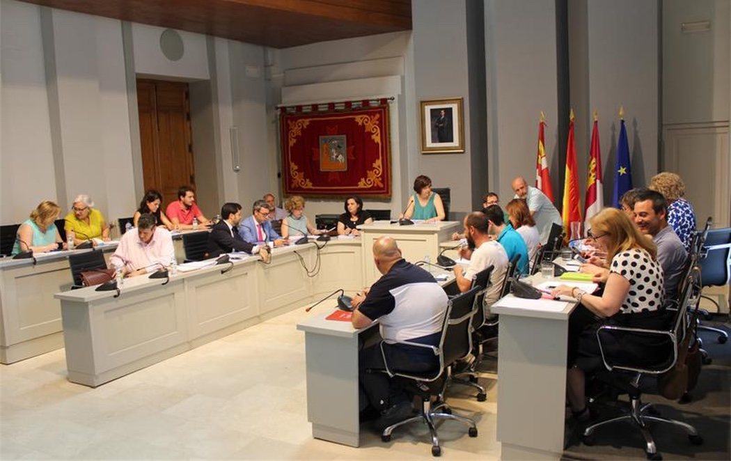 Dos concejales del PP se niegan a votar en contra de la violencia de género