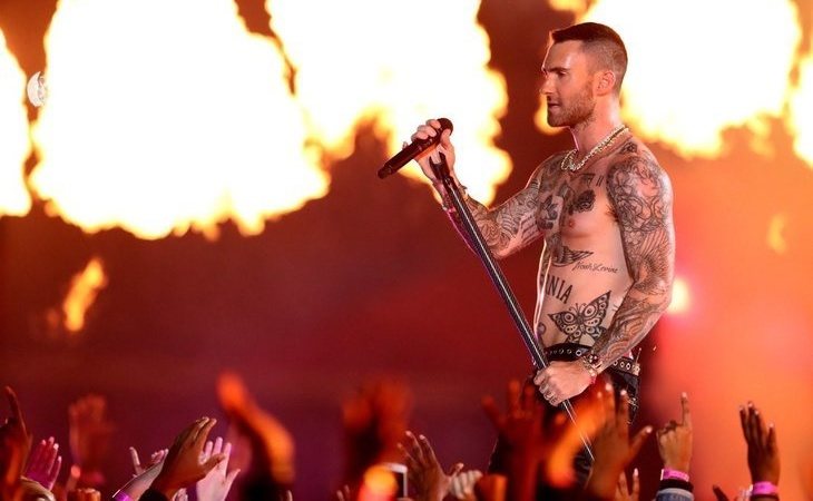 Maroon 5 hace vibrar el medio tiempo de la Super Bowl