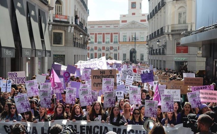 La huelga feminista del 8M tiñe a España de violeta