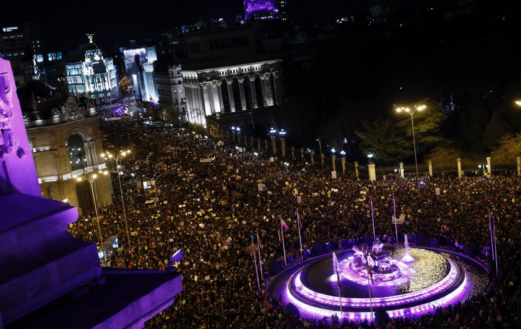 El 8-M vuelve a hacer historia con 350.000 manifestantes en Madrid pidiendo igualdad entre hombres y mujeres