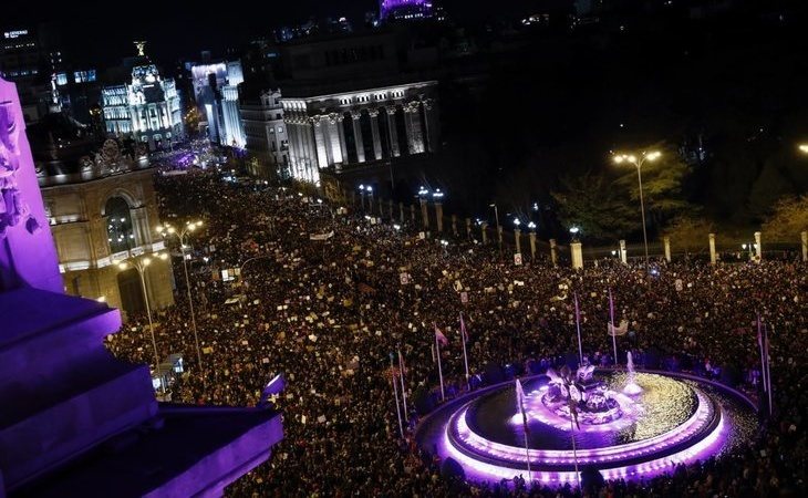 El 8-M vuelve a hacer historia con 350.000 manifestantes en Madrid pidiendo igualdad entre hombres y mujeres