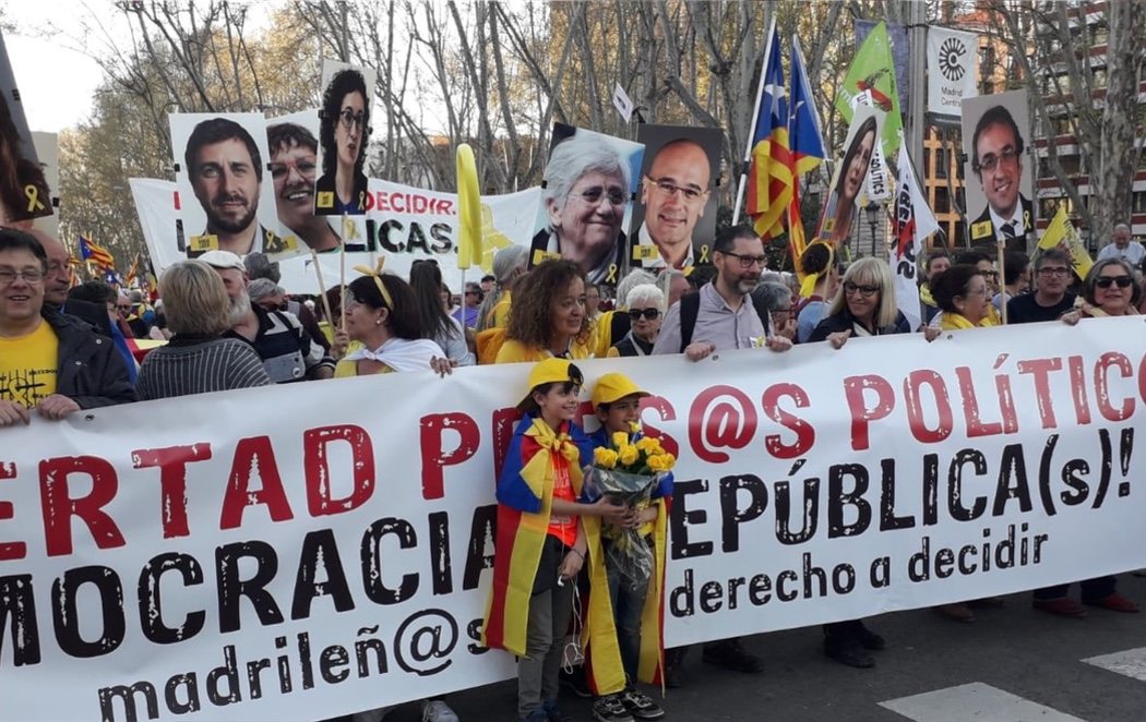 18.000 personas se manifiestan en Madrid a favor de un referéndum independentista en Cataluña