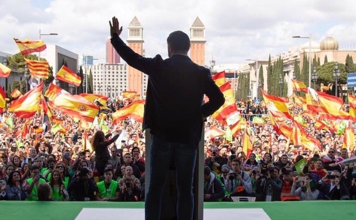 Abascal se manifiesta en Barcelona prometiendo ilegalizar partidos políticos y organizaciones