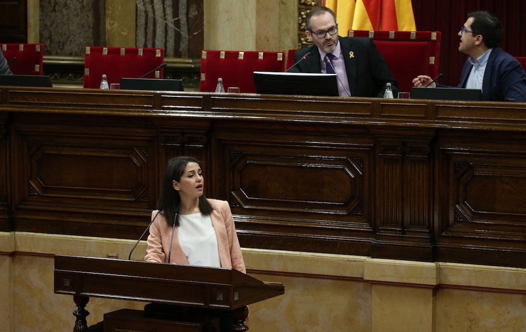 El Parlament censura a Inés Arrimadas por recordar las frases xenófobas de Torra