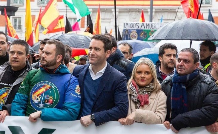 El secretario general del PP, manifestándose con la Policía en Sol: "La prefiero así que llena de perroflautas"