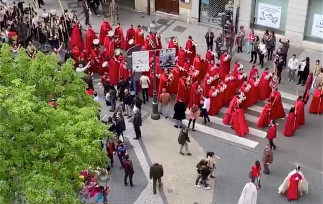 Violento enfrentamiento entre asistentes a la Semana Santa y republicanos en Valladolid