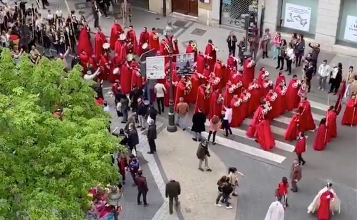 Violento enfrentamiento entre asistentes a la Semana Santa y republicanos en Valladolid